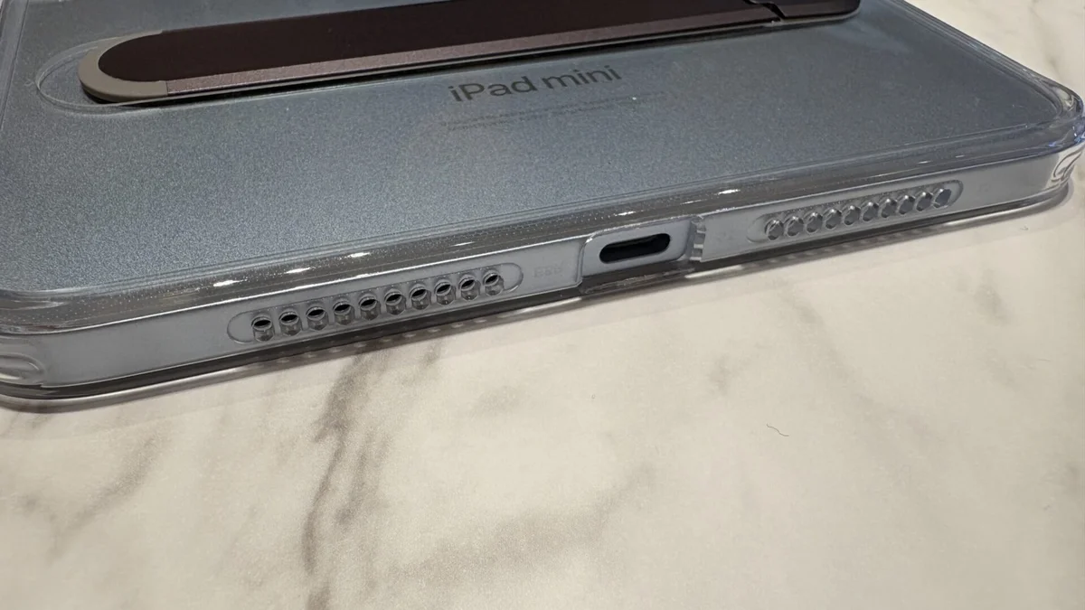 スピーカー穴ぴったりフィット