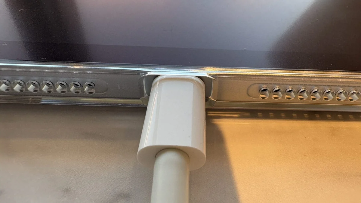 ケーブルと干渉しない